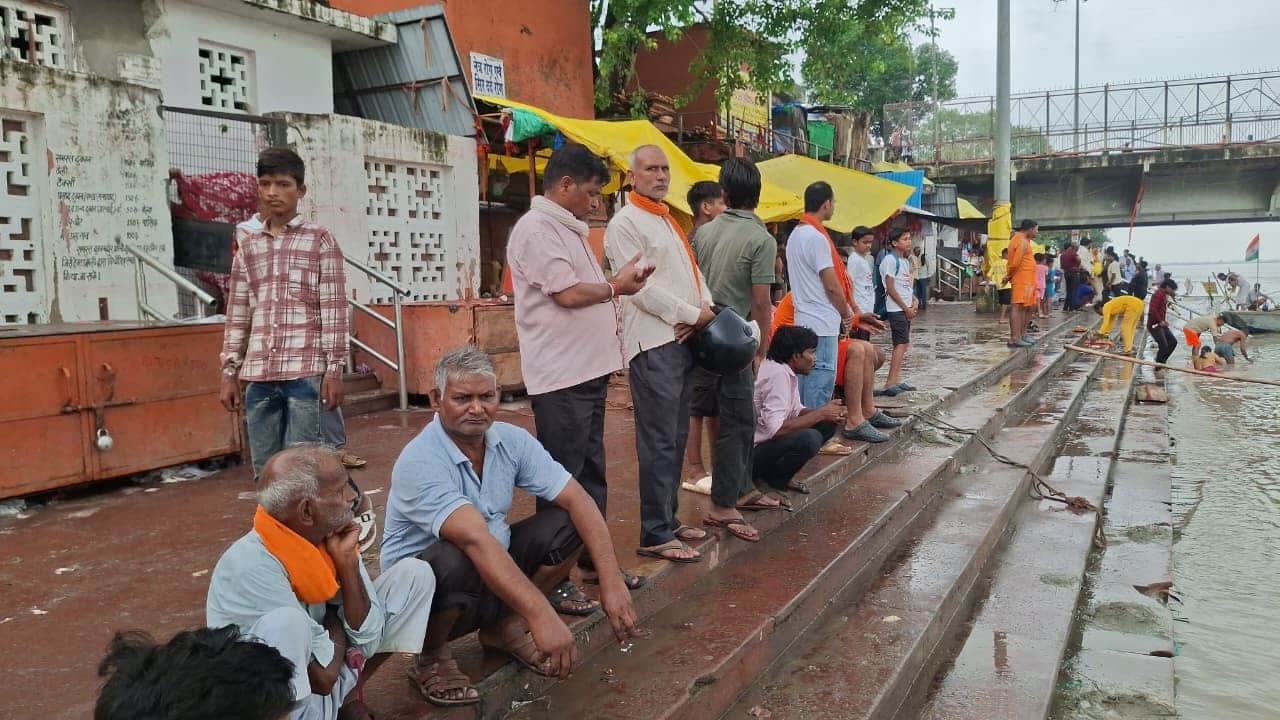 Kanpur Four people including three teenagers drowned while bathing in Ganges after crossing  warning rope