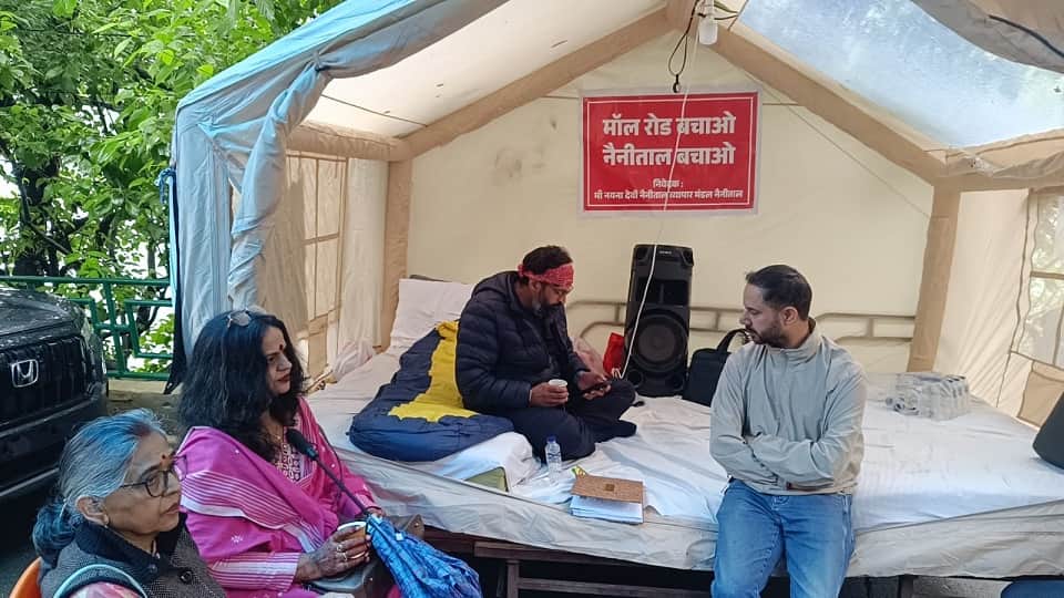 Puneet Tandon protest against the delay in construction of Lower Mall Road continues for the fourth day