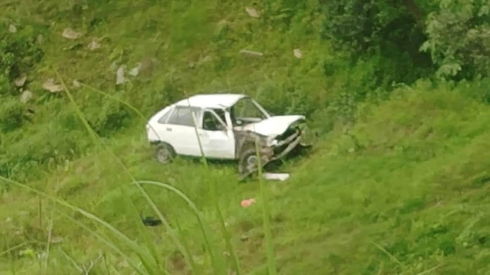 Uncontrolled Alto falls into ditch in Mukteshwar