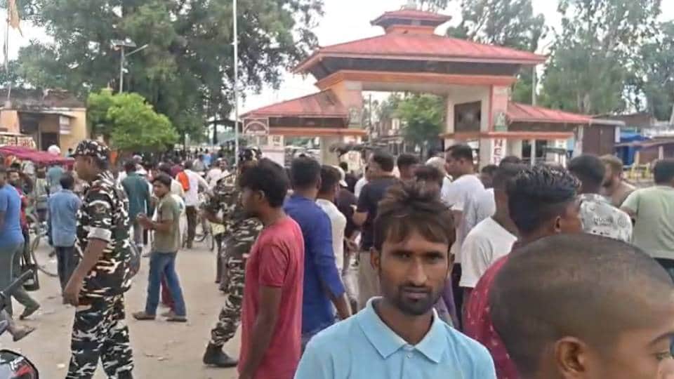 Dispute over picking up passengers No Man Land in Bahraich hotel touts dragged policeman to Nepali territory