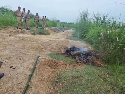 Woman’s Body Cremated Under Suspicious Circumstances, Police Recover Partially Burnt Body in Thathia