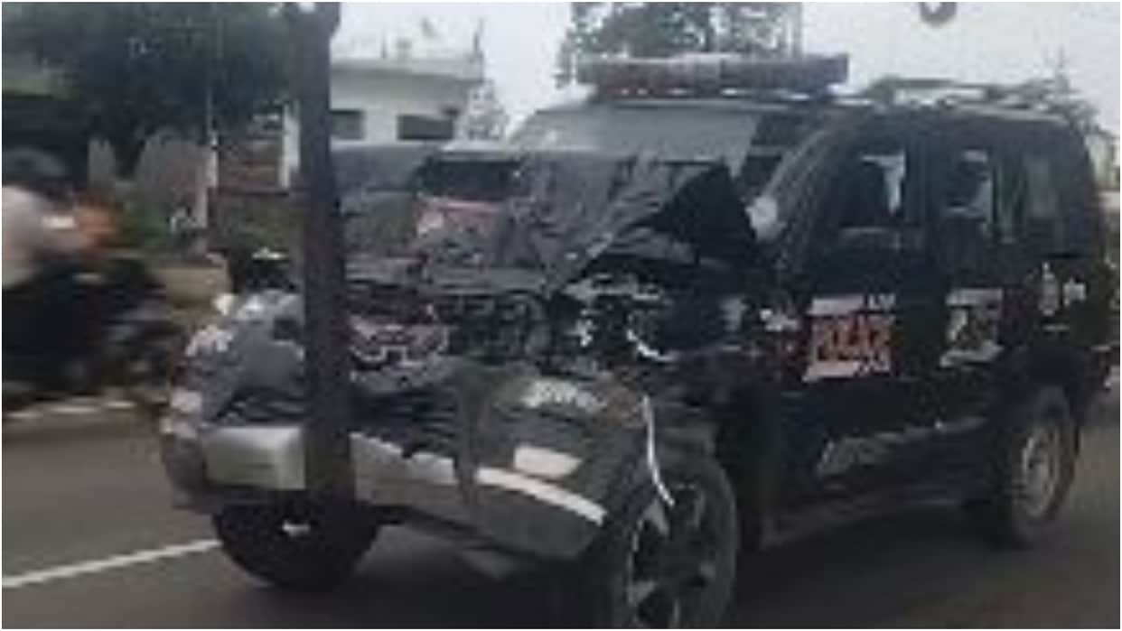 PRV collides with truck due to stray animal on the road three police personnel injured