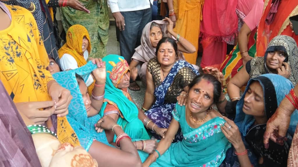 Two students die at residential school in Banda Momos and finger chips were ordered using pooled funds