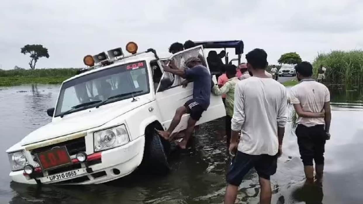 SDM vehicle gets stuck in floodwaters during inspection  in Lakhimpur kheri