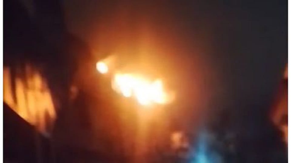 Pithoragarh: शॉर्ट सर्किट से घर में लगी भीषण आग, चार कमरों में रखा सामान जला; लाखों के नुकसान का अनुमान