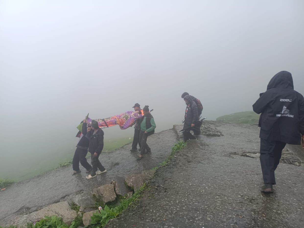 Rudraprayag Tourist falls ill at Tungnath Chandrashila found unconscious locals rush him to Chopta