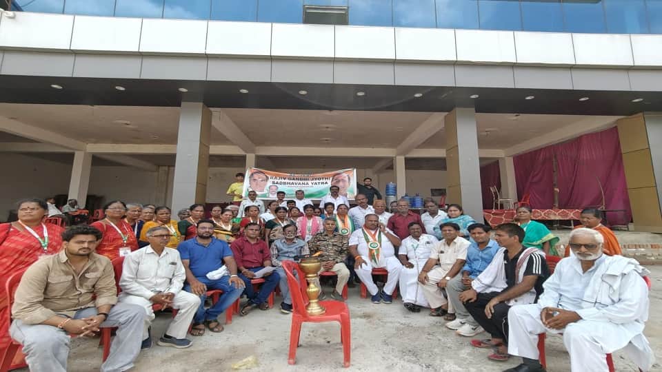 Rajiv Jyoti Sadbhavana Yatra Reaches Agra, Congress Workers Welcome the Journey from Karnataka