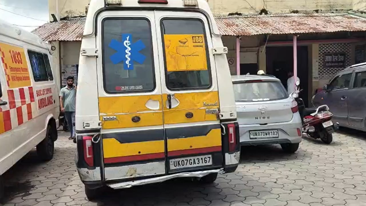 घायलों को अस्पताल लाया गया