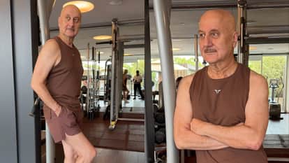 Anupam Kher gives poss from gym club he inspire to youth for fitness