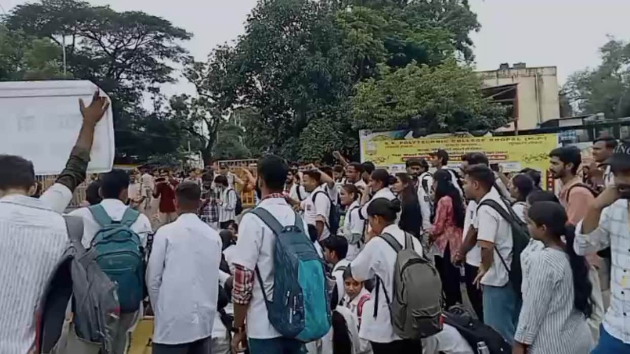 bhopal nursing students protest cm house march exam degree registration demand