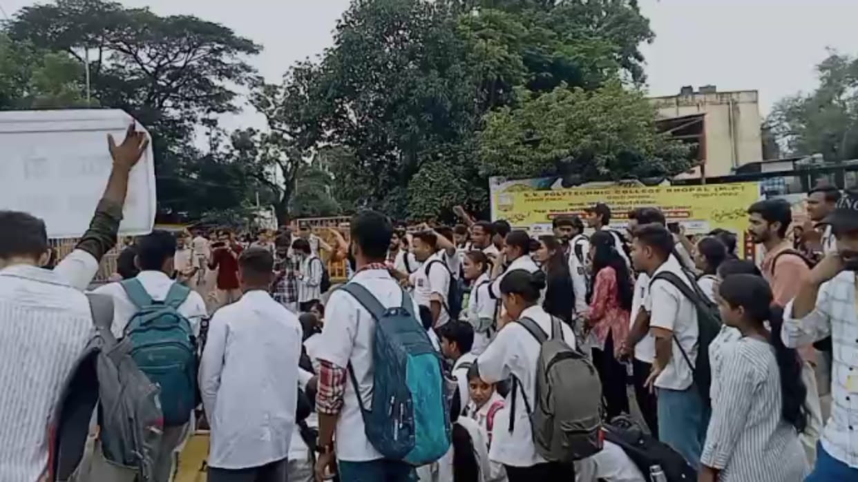 bhopal nursing students protest cm house march exam degree registration demand
