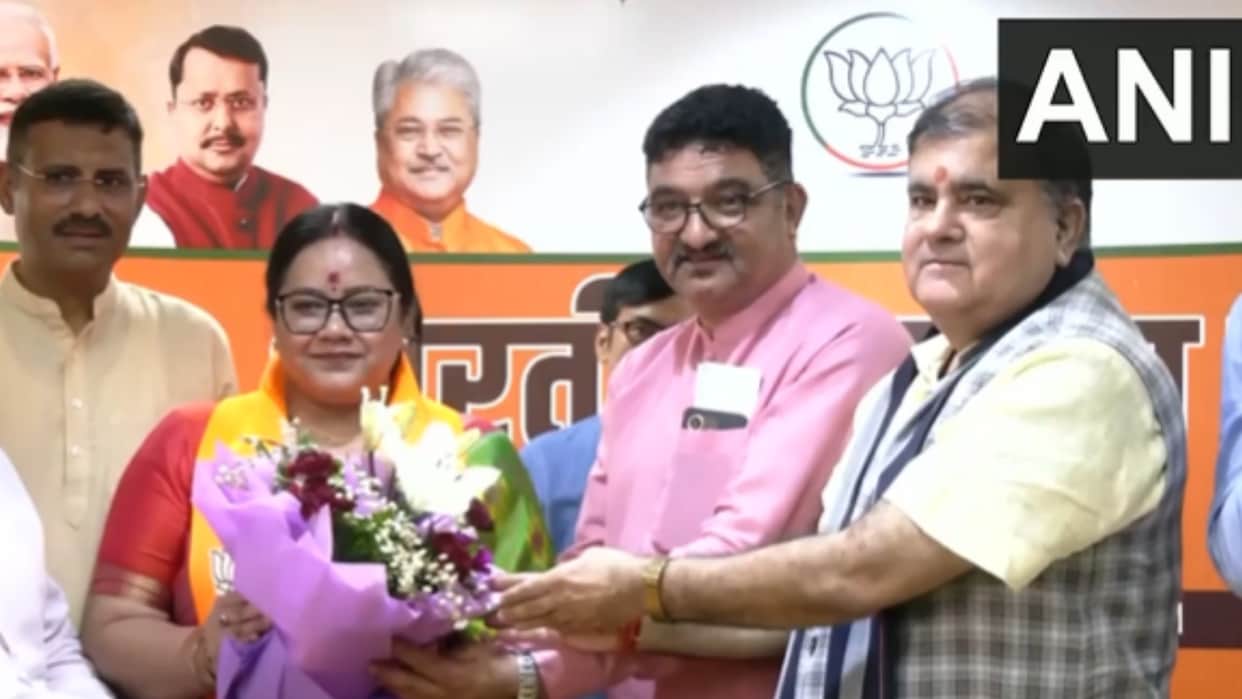 Uttarakhand BJP Srinagar Mayor Aarti Bhandari along with Lakhpat  Bhandari and 10 Councillors Join BJP