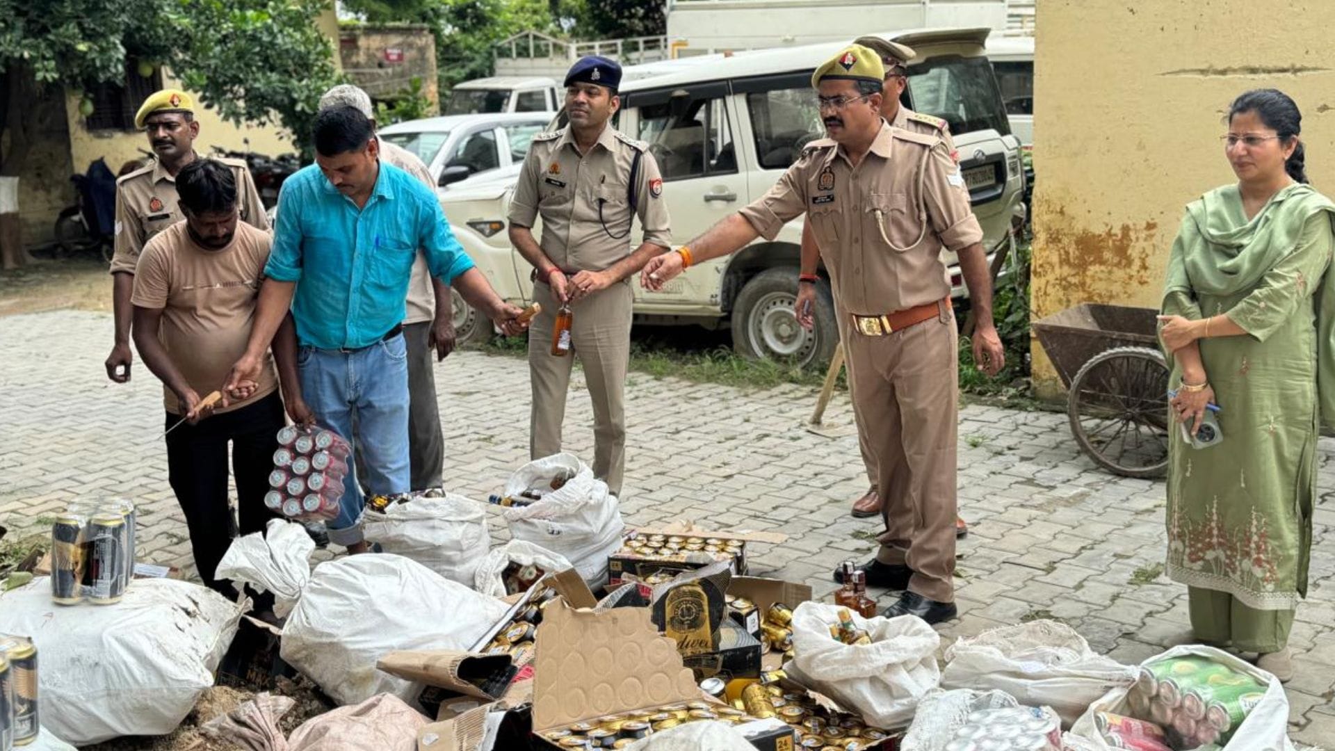 एसडीएम अर्चना अग्नीहोत्री की मौजूदगी में हुई कार्रवाई