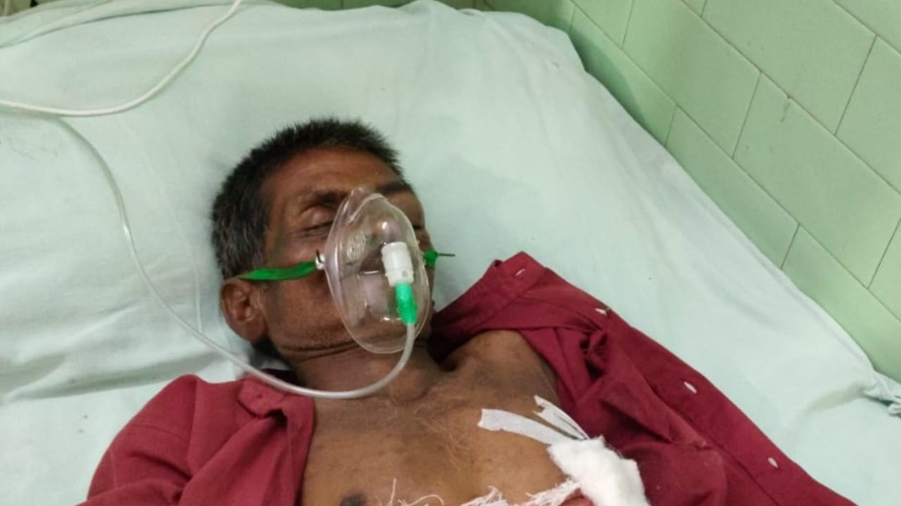 जिला अस्पताल में भर्ती घायल किसान