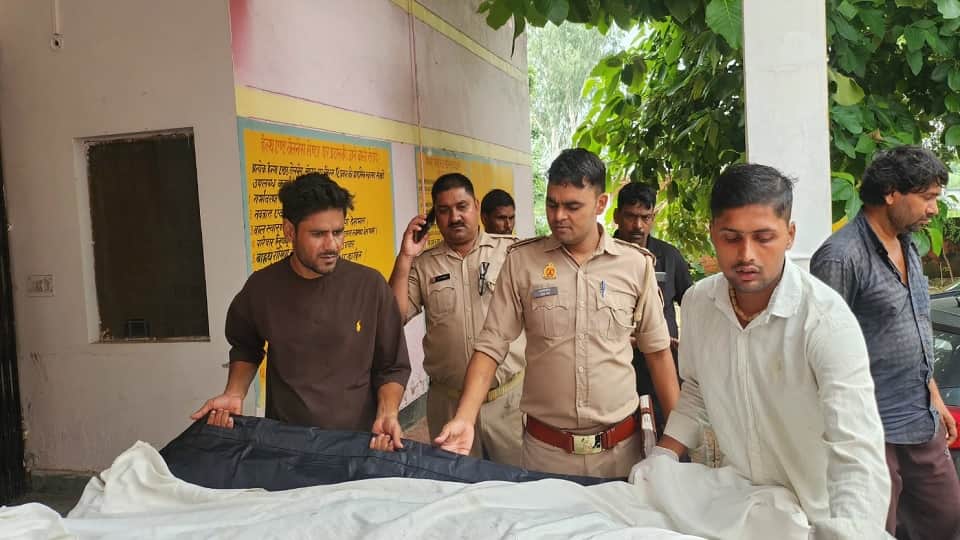 Youth dies after bike hits divider in Simbhaoli police station area