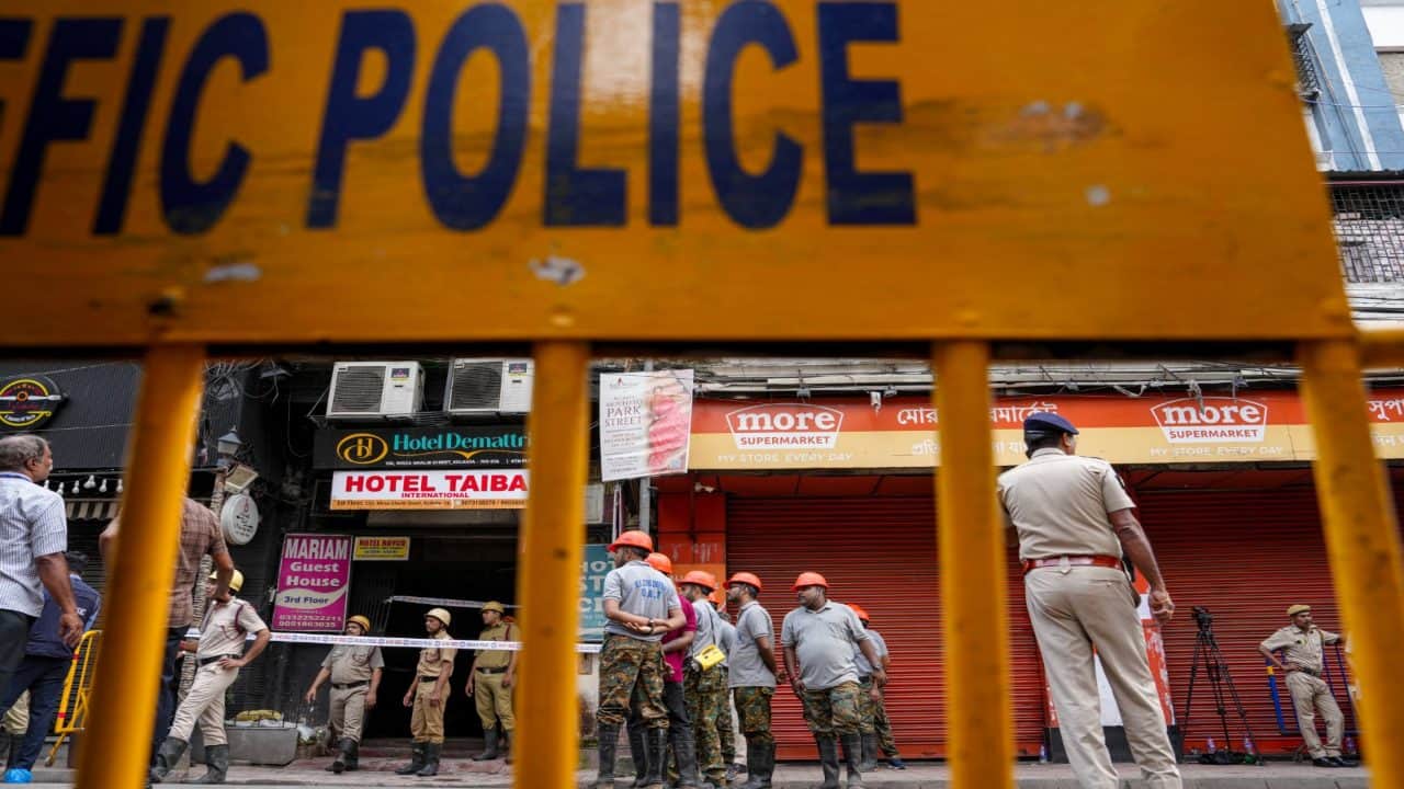 Eyewitnesses Kolkata fire tragedy describe terrifying scene like something out of a horror movie.