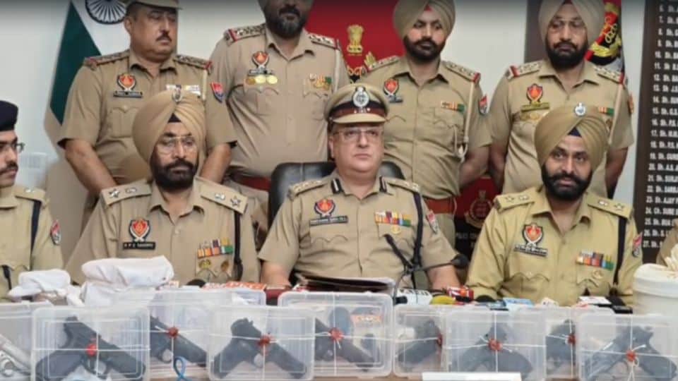 17 accused arrested in arms smuggling case.