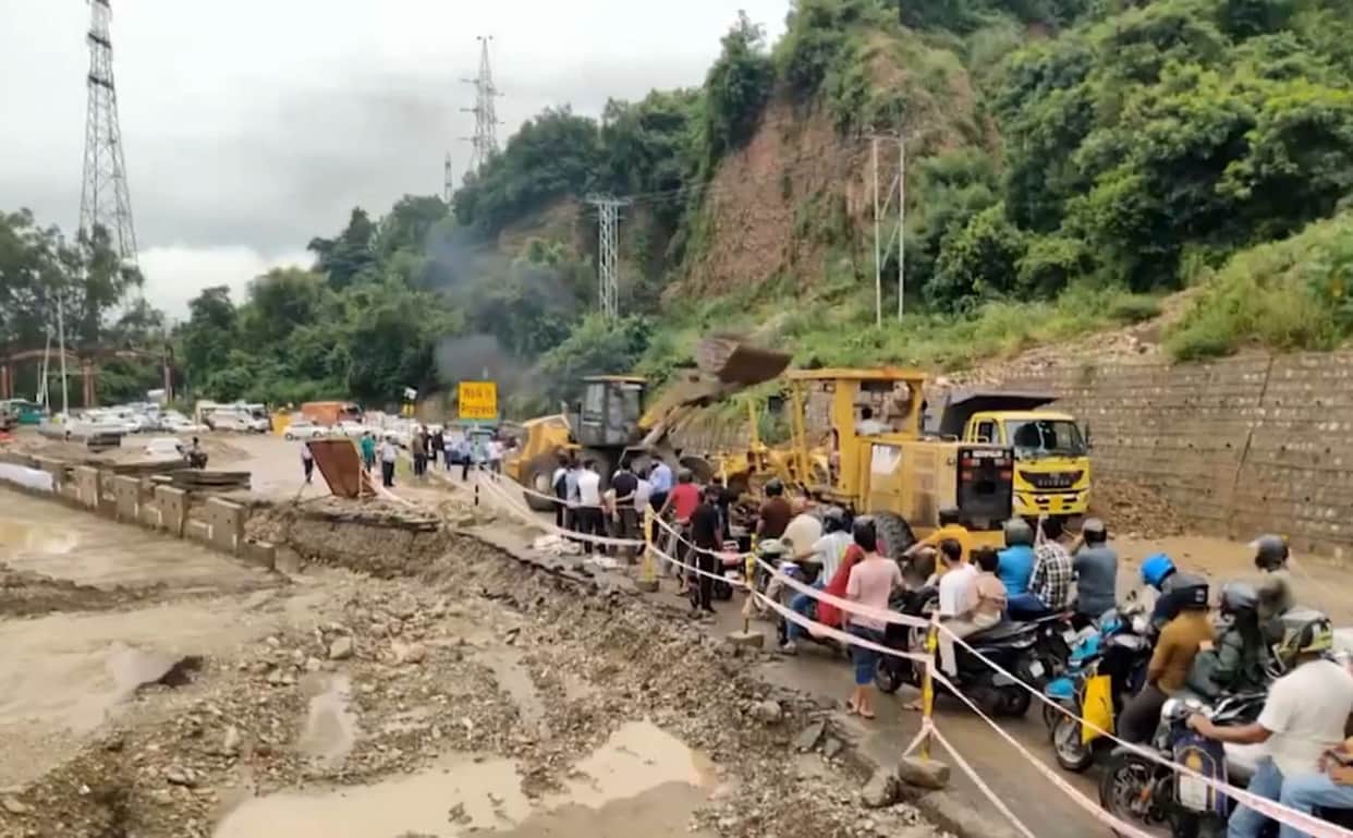 Landslide on Jammu-Srinagar Highway after rain