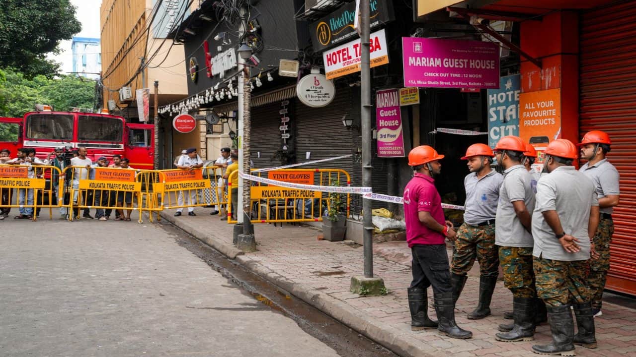 Eyewitnesses Kolkata fire tragedy describe terrifying scene like something out of a horror movie.