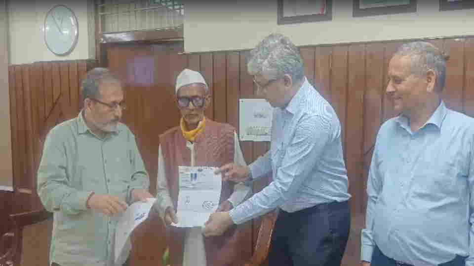 Body Donation 82 year old Kalam Singh donated his body to srinagar medical college after death