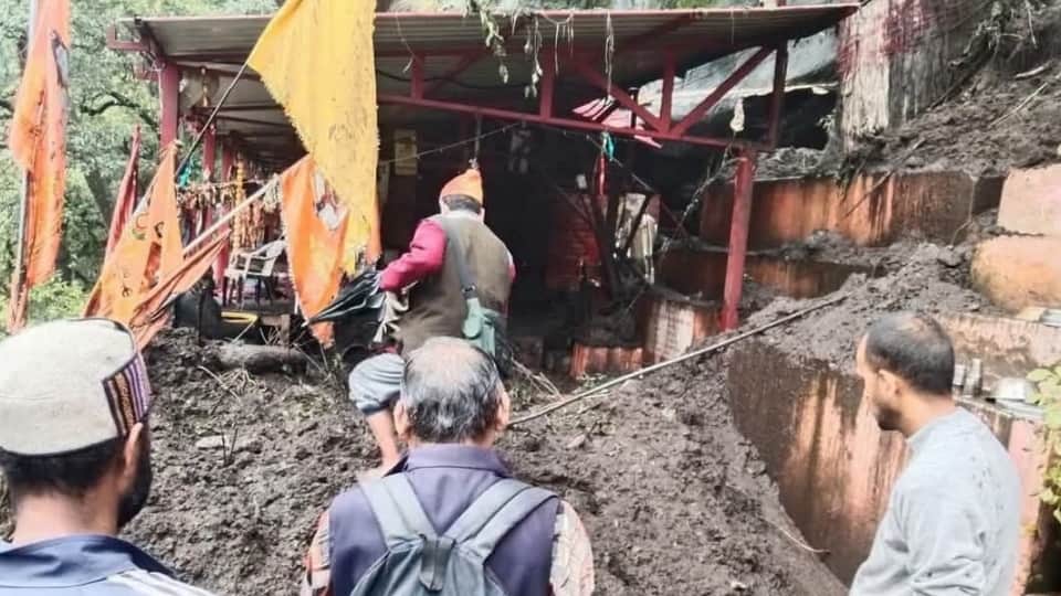 Chamoli News Massive landslide strikes above the Kalpeshwar temple  priest quarters buried under debris