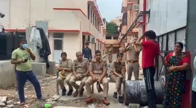 Kanpur Young man drinks acid in the bathroom of Naubasta police station admitted to ICU in critical condition