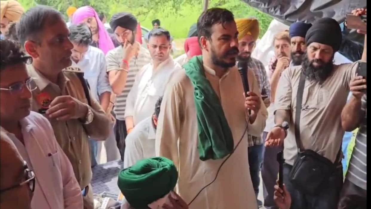 Meeting between farmers and Manohar Lal scheduled for September 4; proposed foot march to border postponed