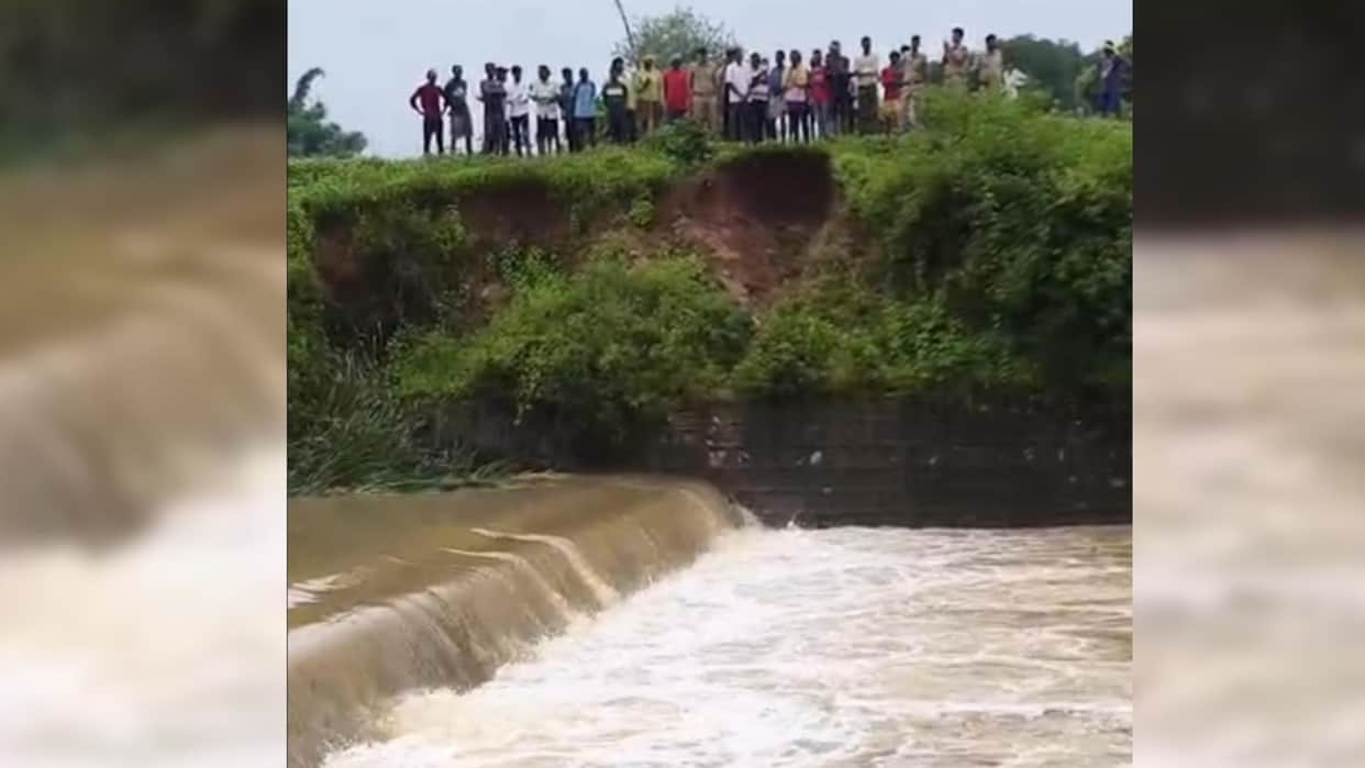 Rivers overflowed in Sonbhadra and Mirzapur sweeping away six people including child