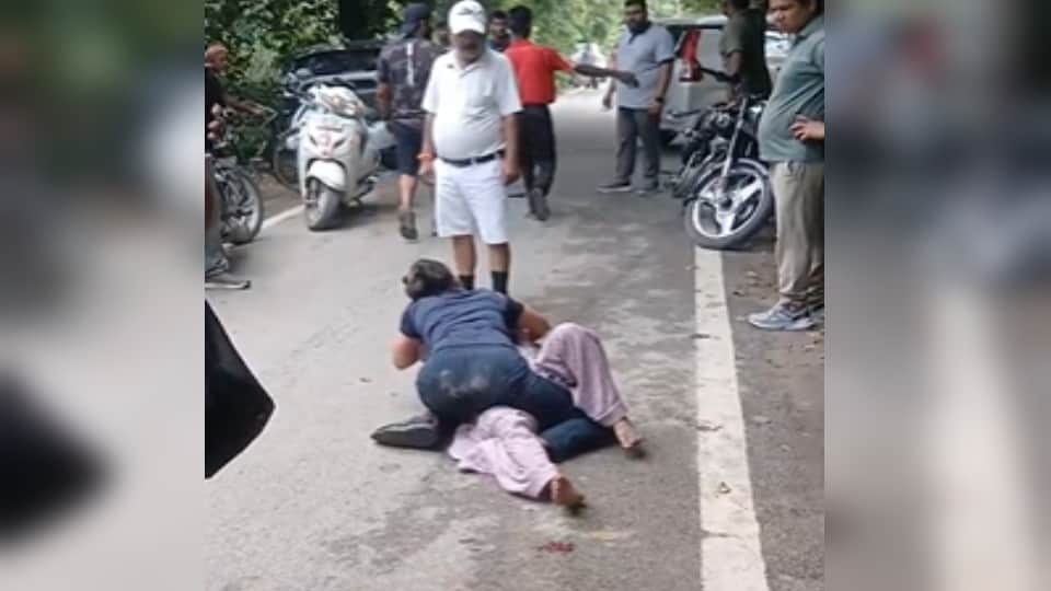 Meerut: Wife Catches Husband with Another Woman, Street Fight Breaks Out Near Supertech Palm Green