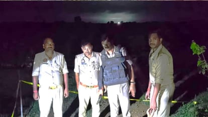 मुठभेड़ के बाद मौके पर मौजूद पुलिस टीम