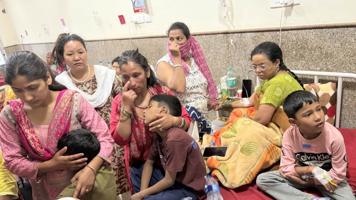 35 children fell ill after eating kheer served as part of the mid-day meal; hospitalized.