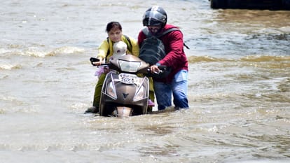 UP: Rain continues in the state, several rivers are in spate, four people died due to wall collapse