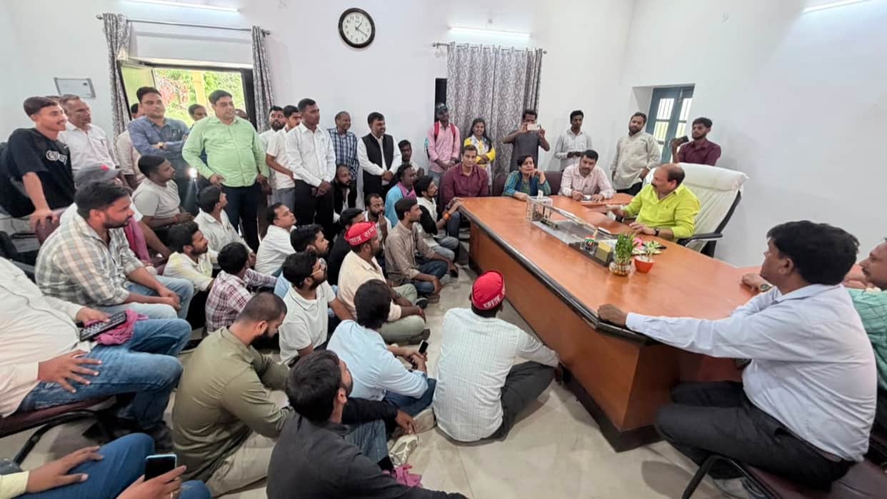 Samajwadi Chhatra Sabha protests at Bareilly College