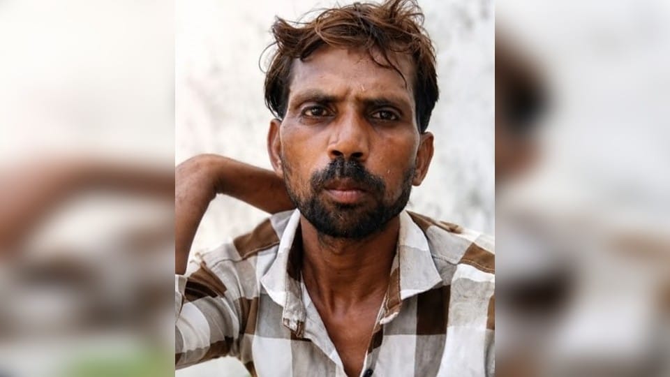 Laborer dies due to snake bite in agra