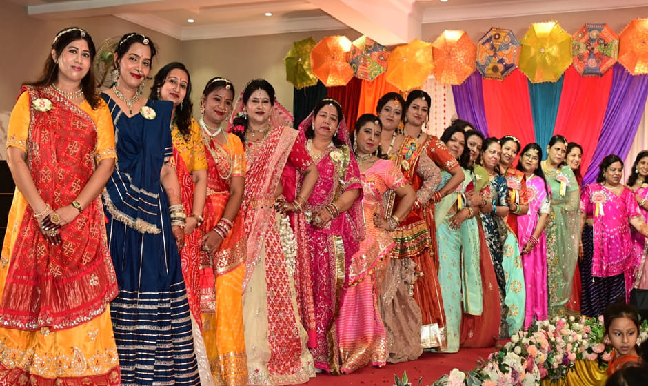 Kanpur: Teej festival organized; Nancy crowned 'Teej Queen