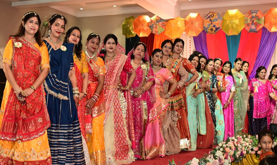 Kanpur: Teej festival organized; Nancy crowned 'Teej Queen