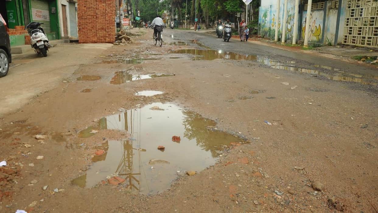 Jhansi: Over 260 roads riddled with potholes; to be made pothole-free after the monsoon season ends.