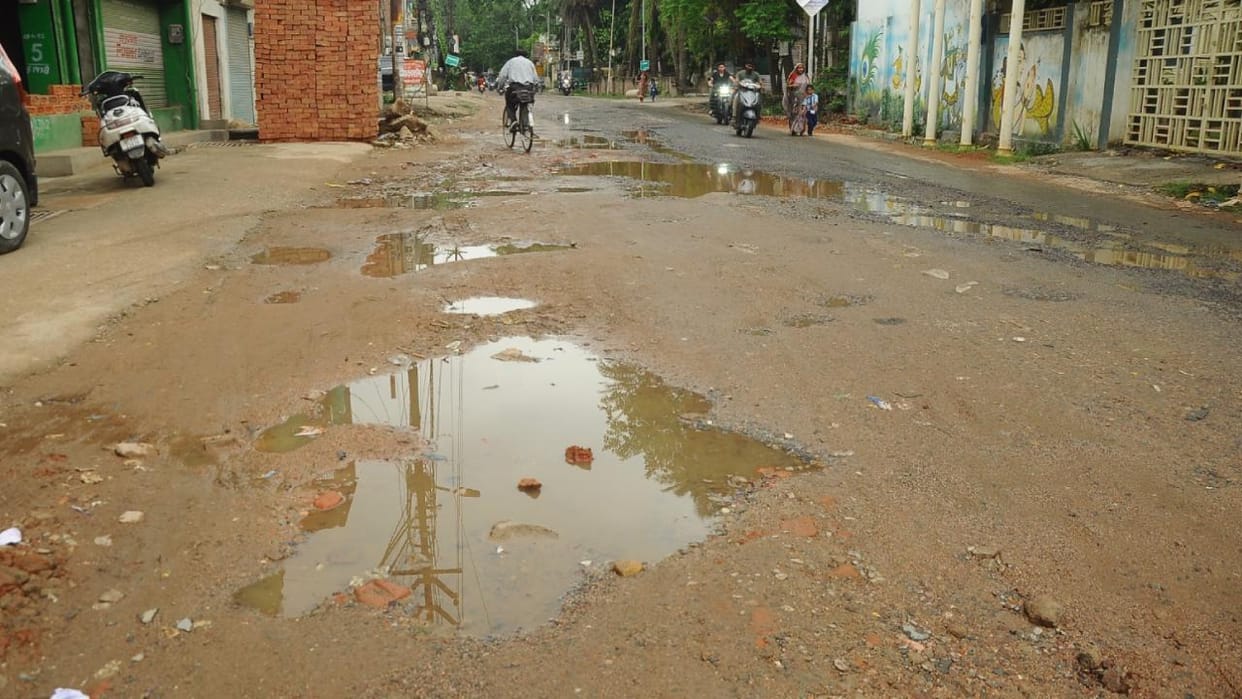 Jhansi: Over 260 roads riddled with potholes; to be made pothole-free after the monsoon season ends.