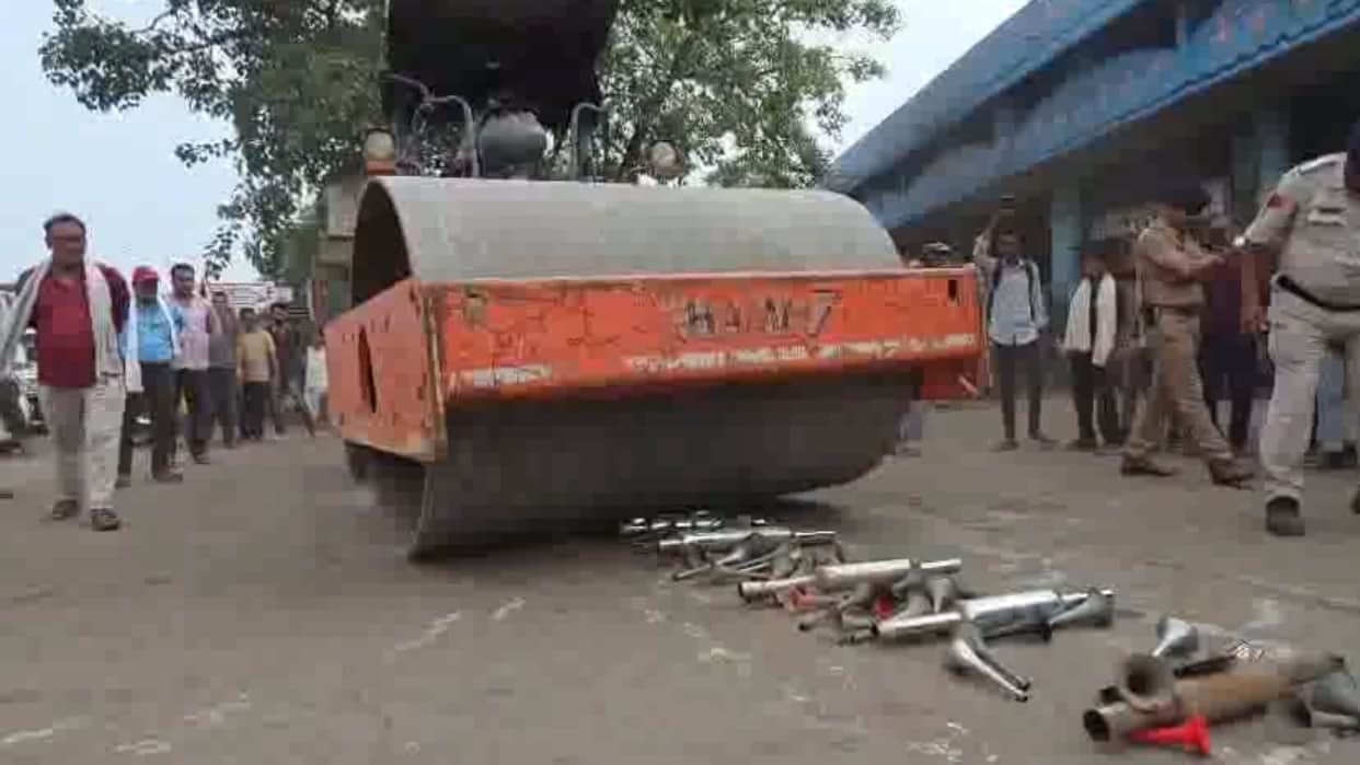 Traffic police seized silencers pressure horns and number plates from 42 bikes