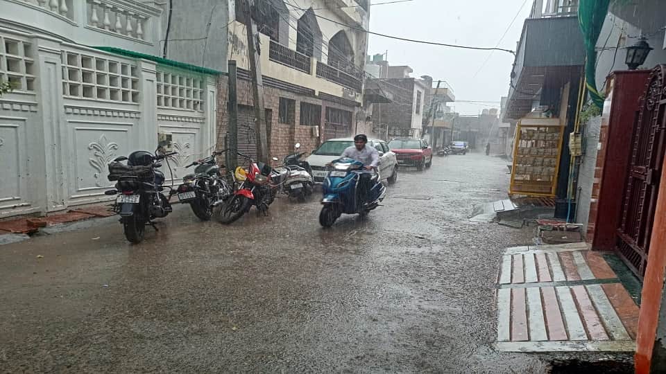 Heavy rain in Agra waterlogging in several areas