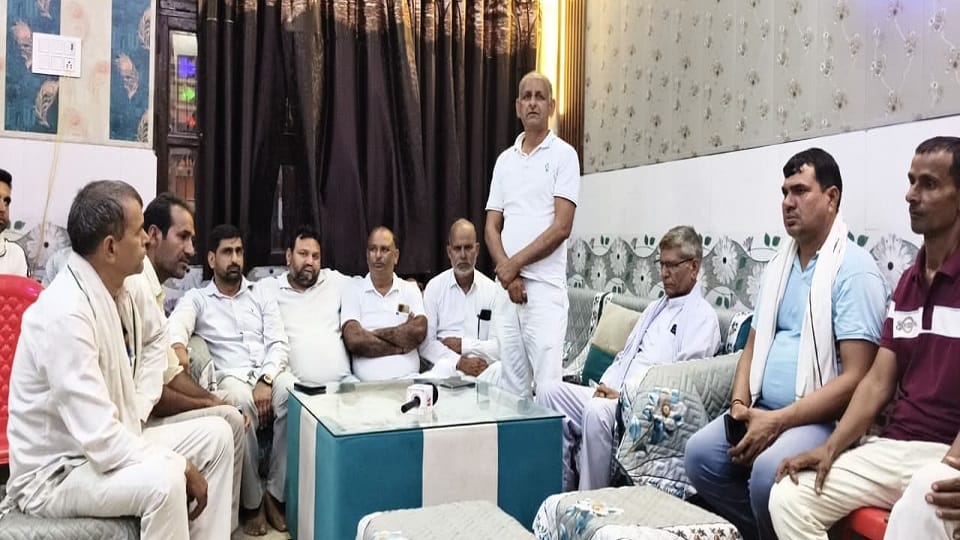 RLD Hits Back at Akhilesh Yadav Over ‘Chavanni’ Remark, Demands Apology and Withdrawal