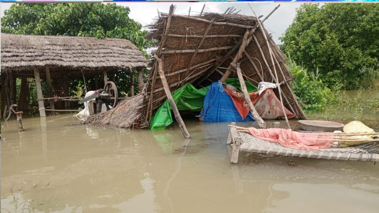 Saryu river 37 cm above danger mark in Basti; water enters several villages.