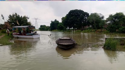 Saryu river 37 cm above danger mark in Basti; water enters several villages.