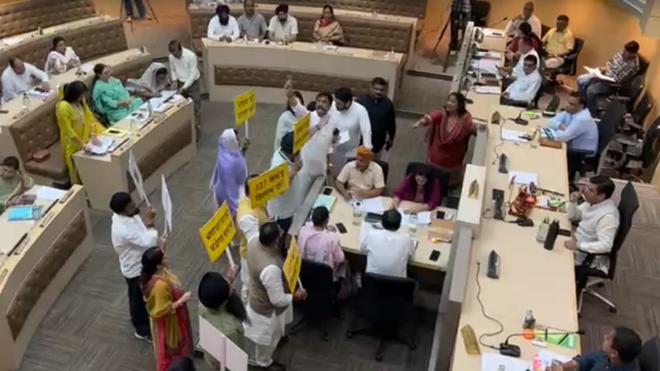 Chandigarh Municipal Corporation Meeting Mayor Saurabh Joshi regarding the ₹227-crore agenda