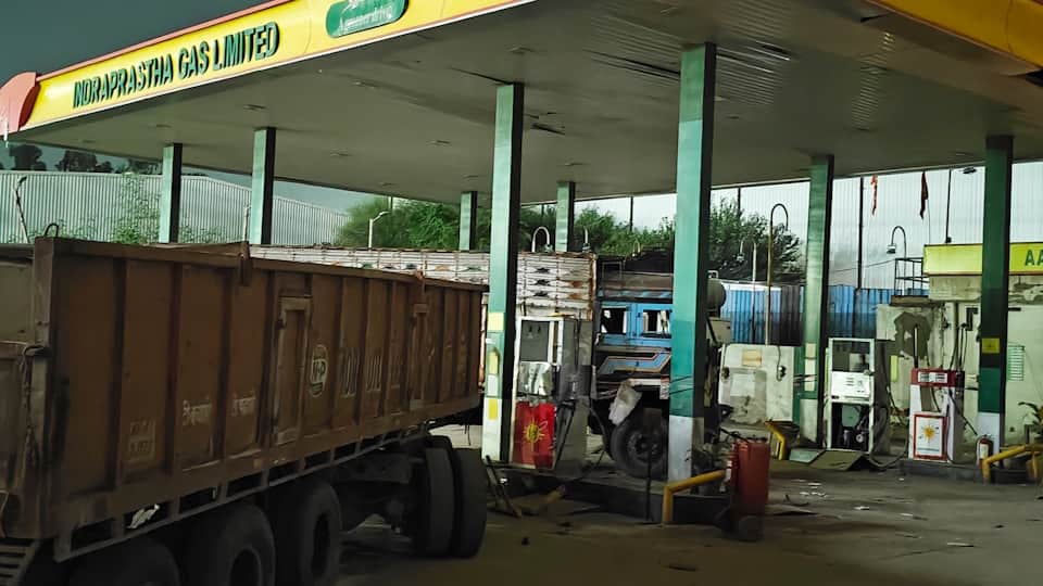 Delhi CNG Station Blast Truck Cylinder Explodes While Refuelling 3 Pump Workers Killed