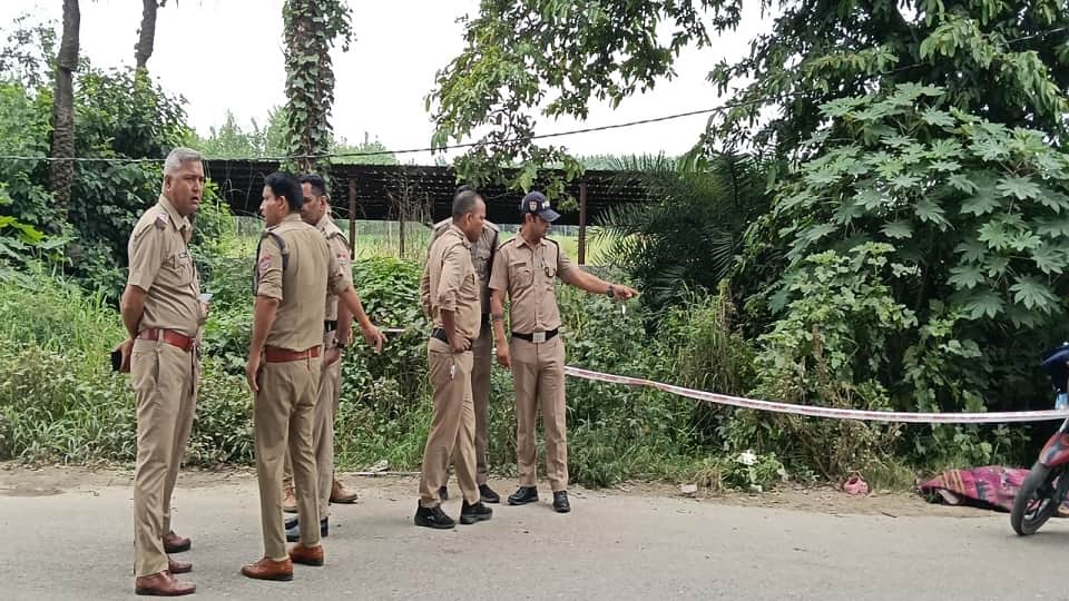 Dead body of a young woman found on the roadside in Dhanori Kashipur