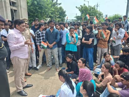 Engineering Students Protest Over Scholarship Delay, Demand Minister’s Intervention at Kannauj College