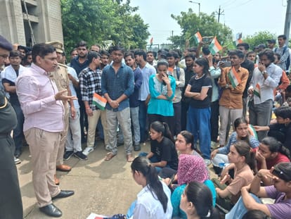 Engineering Students Protest Over Scholarship Delay, Demand Minister’s Intervention at Kannauj College