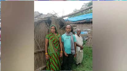 पत्नी और पिता के साथ मठराम गिरी जिगिनिया शाहपुर घर पर मौजूद विश्वनाथ साहनी