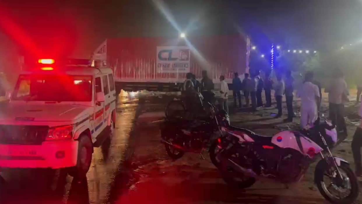 Jhansi: Out-of-control container truck runs over bikers; three dead.